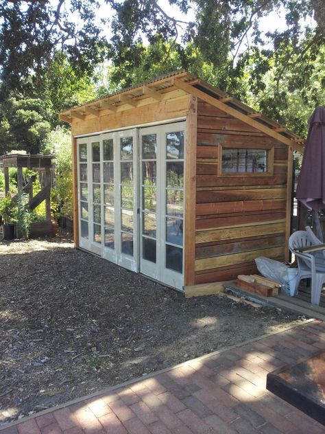 Casetta da Giardino https://www.pineca.it/casette-da-giardino/ Shed Inspiration, Sheds Ideas, Old Fence Boards, Diy Storage Shed Plans, Diy Storage Shed, Wood Shed Plans, Backyard Studio, Storage Shed Plans, Old Fences