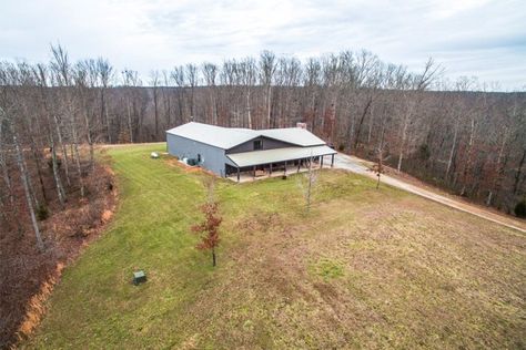 Jason Aldean’s Tennessee Hunting Ranch is up for Grabs Tennessee Ranch, Hunting Ranch, Deer Blind Plans, Hunting Property, Deer Blind, Country Ranch, Barn Storage, Hunting Camp, Exterior Renovation