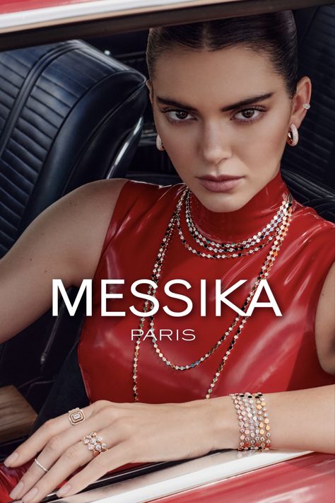 Kendall Jenner in Messika Jewelry. She is wearing the Messika D-Vibes diamonds collection. A new campaign shot in the Palm Spring Desert of Los Angeles by photographer Chris Colls. Niti Shah, Shining Dress, Chris Colls, American Desert, Jewelry Photos, Women's Shooting, Holiday Campaign, Australian Photographers, Brand Campaign