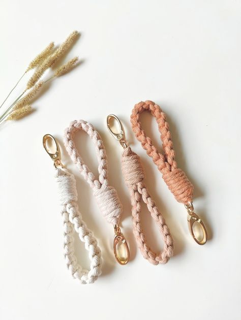 Macrame Mini, Wristlet Keychains, Handmade Keychains, Key Fobs Wristlet, Key Accessories, Two Fingers, Wristlet Keychain, Makeup Bags, Keychain Gift