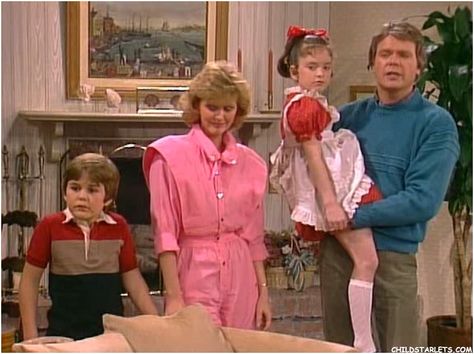 Small Wonder & giant shoulder pads Small Wonder Tv Show, Childhood Tv Shows, Movie Time, Small Wonder, Saturday Morning Cartoons, Vintage Tv, Tv Characters, About Time Movie, Childhood Toys