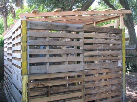 13 best Palle skur / Pallet shed images on Pinterest | Pallet ... Pallet Structures, Shed Out Of Pallets, Pallet Sheds, Garage Setup, Pallet Cabin, Build A Garage, Pallet Shed Plans, Bike Shelter, Pallet Barn