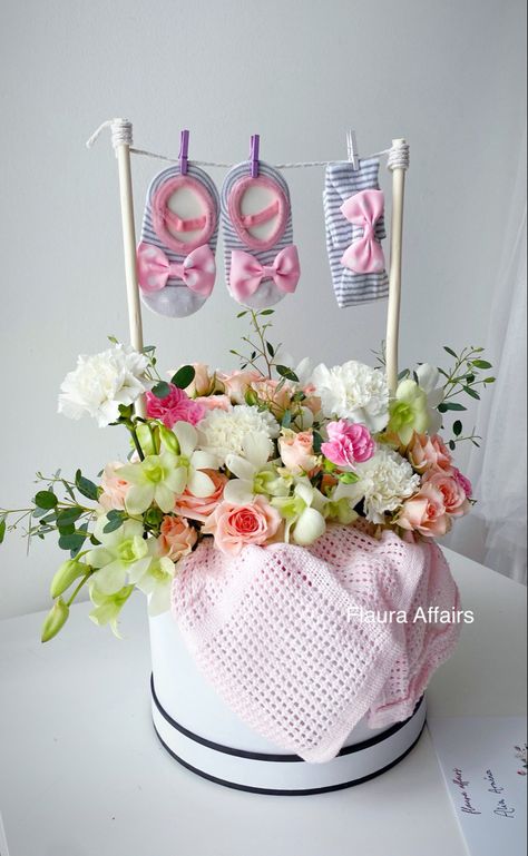 Baby Girl Flower Arrangements, Baby Shower Bouquet, Box Arrangement, Baby Bouquet, Girl Essentials, Baby Shower Gift Box, New Baby Flowers, Diy Bouquet Wrap, Baby Shower Baskets