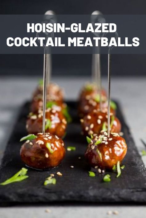 Meatball Cocktail Appetizers, Meat Desserts, Pub Snacks, Cocktail Snacks, Cocktail Meatball Recipes, Meatball Dinner, Cocktail Meatballs, Beef And Pork, Christmas Recipes Appetizers