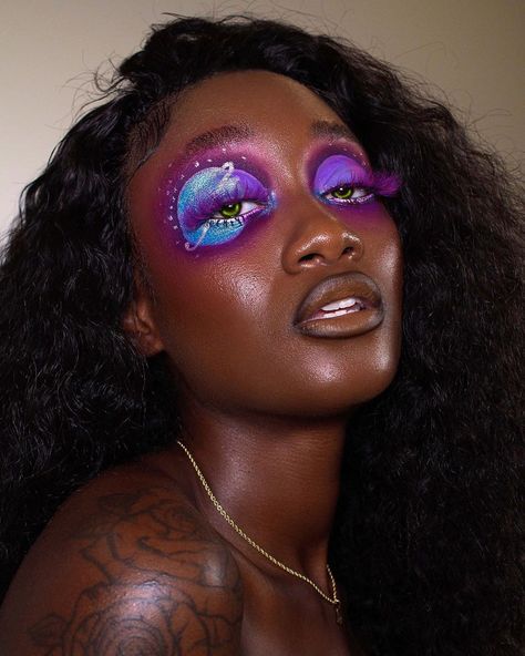 Saturn Makeup, Makeup Dark Skin, Saturn Girl, Xmas Makeup, Purple Makeup Looks, Makeup Dark, Bold Makeup Looks, Face Art Makeup, Isaiah 40 31