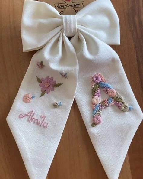 Handmade customised name embroidered bow available. All kind of bows and scrunchies available on our store. Different variety of hair acessories available Dm us now for order and more updates. Hurry up and book your order now. #explorepage #supportsmallbusiness #vocalforlocal #shopsmall #explore #scrunchieforlife #instagram #onlineshopping #scrunchiesforsale #scrunchies #scrunchiestyle #scrunchiesareback #viral#trending #india#making #diy#embroidery #embroideryart #embroidered #embroidered... Hair Accessories Diy Headband, Flare Dress Pattern, Hair Bows Diy Ribbon, Upcycled Accessories, Embroidered Hair Bows, Scrunchie Styles, Embroidered Bow, Diy Hair Accessories Ribbon, Hair Acessories