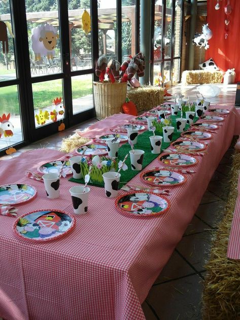 Barn Birthday Party, Barney Birthday, Minnie Mouse Birthday Decorations, 2nd Birthday Party For Girl, Barnyard Birthday Party, Farm Theme Birthday, Western Birthday Party, Farm Animals Birthday Party, Farm Themed Birthday Party