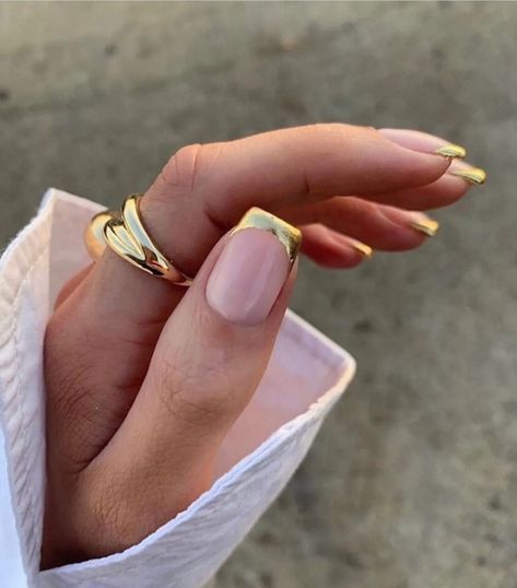 Gold Accent Nails Acrylic, Gold Accented Nail Inspiration, Chrome Tip Nails French Manicures, 1920 Nails, Nails For Greece Vacation, Current Nail Trends 2023, Gold Accent Nails, Gold Tip Nails, Shower Tok