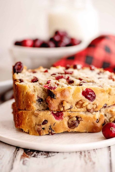 Craisin Banana Bread, Banana Cranberry Bread Recipes, Cranberry Banana Bread Recipe, Holiday Banana Bread, Christmas Banana Bread, Snickerdoodle Zucchini Bread, Banana Cranberry Bread, Cranberry Banana Bread, Cherry Cream Cheese Pie