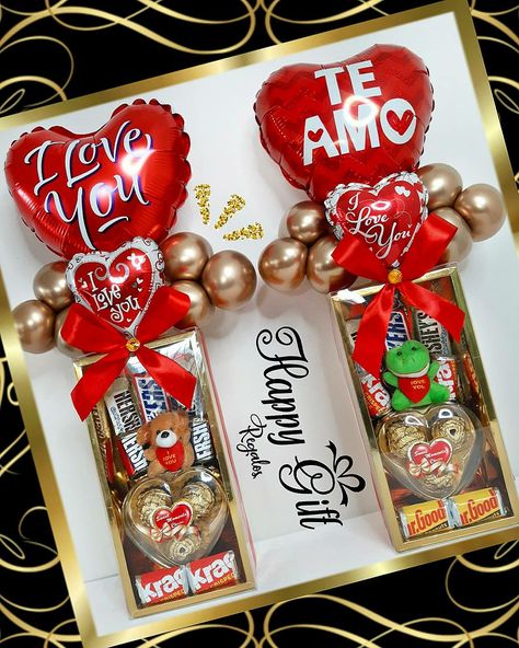 Cajitas especiales para ti San Valentin 2021 Siguenos @happygift_regalos Mini Arrangements, Valentine Gift Baskets, Candy Gift Box, Valentine Candy, Candy Bouquet, Candy Boxes, Chocolate Gifts, Amalfi, Gift Baskets