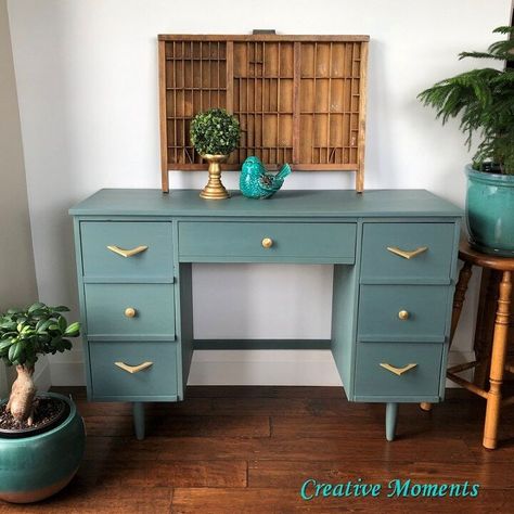 Furniture Painting Ideas, Mcm Desk, Wicker House, Upcycle Furniture, Wicker Rocking Chair, Green Desk, Blue Desk, Thrift Store Furniture, Painted Desk