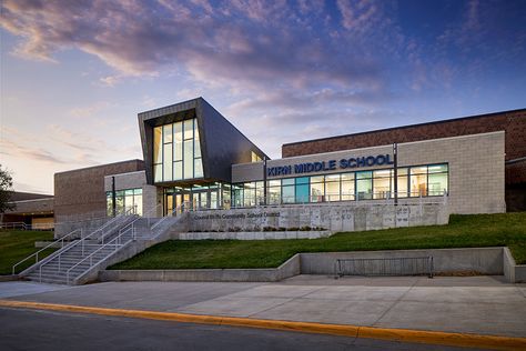 Gerald W. Kirn Middle School - BVH Architecture Middle School Building, Middle School Architecture, Middle School Design, Lectures Hall, Plumbing System, Building Systems, Modern Architecture House, School Building, Learning Spaces