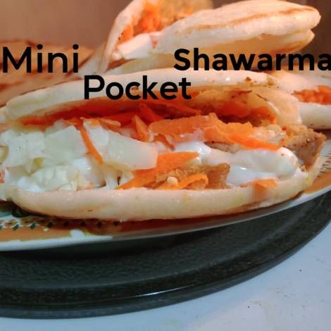 Mini Packet Shawarma Shawarma Sauce, Lebanese Chicken, Shawarma Recipe, Taco Shells, Recipe Page, Chicken Shawarma, Taco Stuffed Shells, Recipes To Try, Instant Yeast