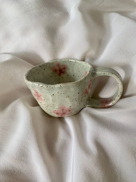 Pottery Cups Aesthetic, Pottery Mug Inspi, Cute Ceramic Mugs Aesthetic, Ceramic Mugs Handmade Aesthetic, Awsthetic Mug, Cherry Blossom Mug, Diy Pottery Painting, Pottery Pot, Pretty Mugs