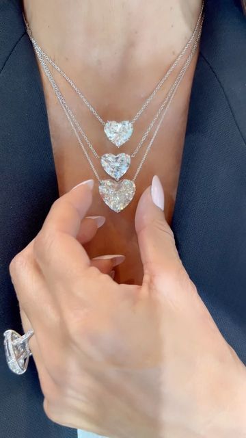 TRACEY ELLISON on Instagram: "YOU DIDN’T THINK I WOULD LET THE DAY GO BY WITHOUT A HEARTS POST??? 💕 Three @grandviewkleindiamonds heart shape diamond pendants in honor of this day of L❤️VE!!! Some people love heart shape gemstones, others find them a cliché… me, I fricken adore them!!! Contact @grandviewkleindiamonds for details on these three beauties! ❤️❤️💎💎👏🏻👏🏻 #thediamondsgirl #thediamondsgirlxgvk #grandviewklein #heart#hearts#heartshape#valentinesday #diamond#naturaldiamonds#romance" Teen Necklace, Heart Diamond Necklace, Heart Shaped Diamond Necklace, Heart Shaped Diamond Pendant, Heart Diamond Ring, Beautiful Jewelry Diamonds, Real Diamond Necklace, Edgy Jewelry, Diamond Pendant Sets