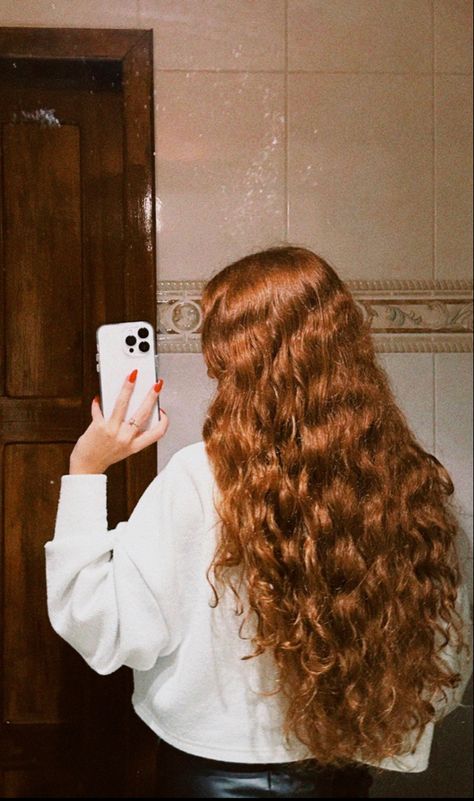 Long Curly Strawberry Blonde Hair, Long Curly Red Hair Aesthetic, Long Ginger Hair Aesthetic, Long Curly Ginger Hair, Copper Wavy Hair, Long Hair Ginger, Curly Copper Hair, Wavy Red Hair, Curly Ginger Hair