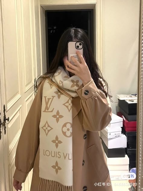 Lv Scarf Outfit, Louis Vuitton Scarf Outfit, Scarf Outfit Winter, Lv Scarf, Louis Vuitton Scarf, Scarf Trends, Stylish Winter Outfits, Elegant Scarves, Scarf Outfit