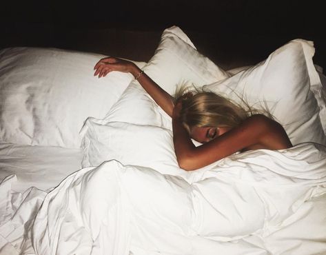 Campbell Jones on Instagram: “Desert sun does this to you 💤” Serena Van, Serena Van Der Woodsen, Super Rich Kids, Cali Girl, Malibu Barbie, La Girl, Party Girl, Rich Kids, Dream Lifestyle