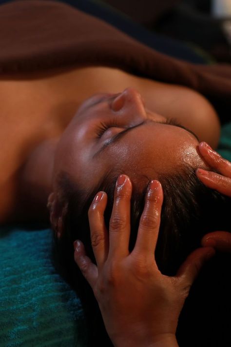 Scalp Massage Aesthetic, Massage Hair, Oil Massage For Hair, Hair Spa Images, Body Massage Oil, Spa Photoshoot, Body Massage Spa, Massage Images, Massage Pictures