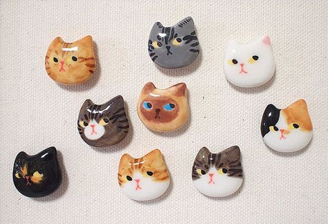 Cat Magnets, Clay Magnets, Clay Diy Projects, Tanah Liat, Ceramic Cat, Cute Polymer Clay, Ceramics Pottery Art, Cute Clay, Clay Art Projects