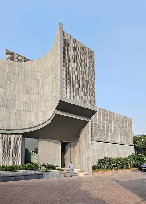 Zen Spaces, a composition of cuboid volumes punctuated with an open courtyard Landscape Screening, Sanjay Puri Architects, Sanjay Puri, House Skirting, Fly Ash Bricks, Classic Building, Zen Space, Parametric Architecture, Space Gallery