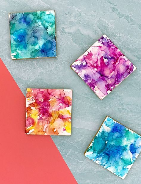 Alcohol Ink Diy, Alcohol Ink Coasters, Alcohol Ink Tiles, Coaster Crafts, Alcohol Ink Crafts, Ink Crafts, How To Make Coasters, Diy Coasters, Alcohol Ink Painting