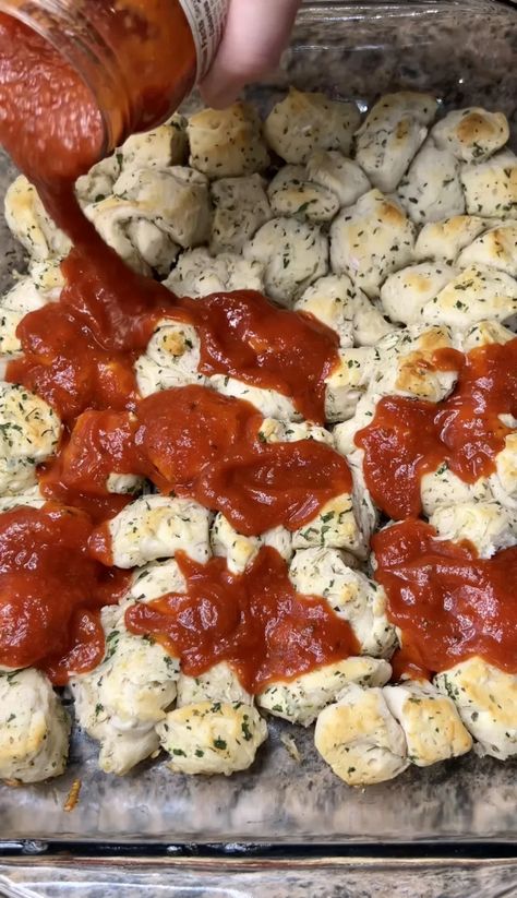 Bubble Up Pizza Bake - What's Mom Cookin' Beef Bubble Up Recipes, Pizza Biscuit Bake, Pizza Bake Casserole Biscuits, Puffy Pizza Bake, Pizza Bubble Up, Bubble Up Enchilada Bake, Pizza Casserole Recipe With Biscuits, Biscuit Pizza Casserole, Pizza Bake With Biscuits