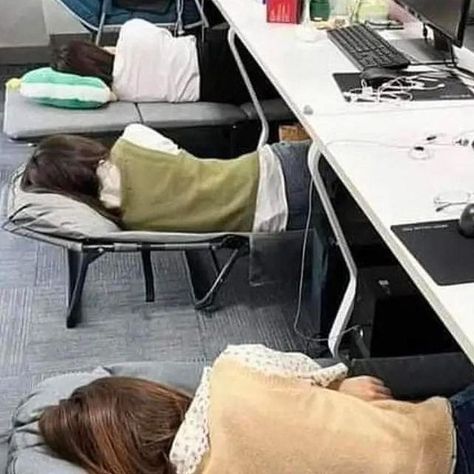 Business | Motivation | Technology on Instagram: "A Japanese company has come up with a solution for those much-needed power naps at the office. They've created an office chair that can recline all the way flat, allowing you to comfortably take a nap whenever you need it. It's as easy as pushing a button to go from sitting upright and working to lying down for a quick snooze! Sweet dreams! Video: @itoki_workers_happiness" Dreams Video, Power Naps, Nurse Office, Power Nap, Take A Nap, Business Motivation, Sweet Dreams, Office Chair, The Office