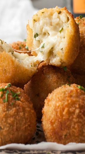 Italian Arancini, Arancini Rice Balls, Mashed Potato Bites, Arancini Recipe, Potato Bites, Stuffed Shells Recipe, Fettuccine Alfredo, Italian Dinner, Spinach Recipes