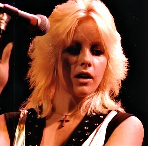 Marie Currie, Cherrie Currie, Cherie Currie, 70s Girl, Girl Punk, Punk Rock Bands, Joan Jett, Retro Hairstyles, Punk Rock