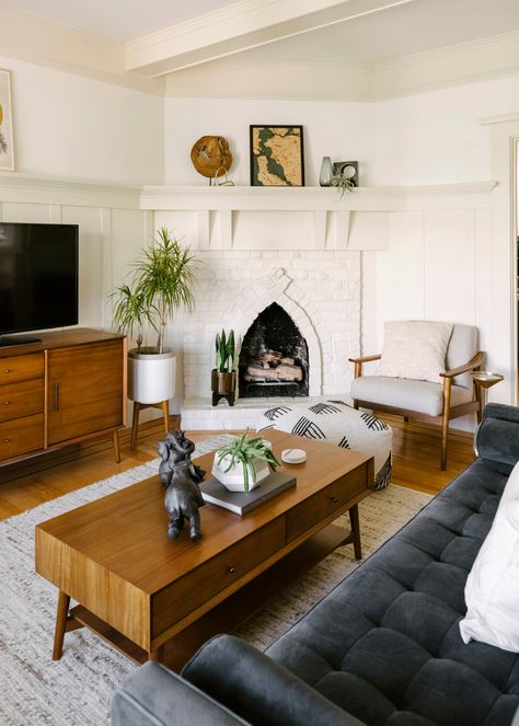 Mid Century Living Room, Mid Century Modern Living, Contemporary Cottage, Mid Century Modern Interiors, Mid Century Modern Living Room, Mid Century Modern Decor, Mid Century Modern House, Living Room Inspo, A Living Room