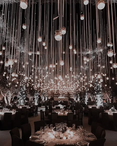 Royal Wedding Venue Aesthetic, Mafia Wedding Decor, Black Wedding Venue Aesthetic, Mobster Wedding Ideas, Black Wedding Venue Ideas, Wedding Dress Baddie, Dark Wedding Venues, Mafia Style Wedding, Mafia Wedding Dress