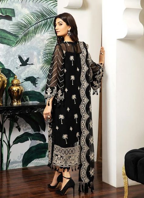 Chiffon Suit, Pakistani Salwar, Raw Silk Fabric, Chiffon Sleeves, Beautiful Pakistani Dresses, Pakistani Salwar Kameez, Chiffon Collection, Embroidered Chiffon, Chiffon Dupatta