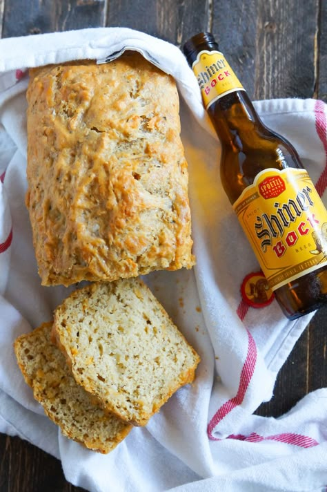 Beer Bread Easy, Cheesy Pull Apart Bread, Bread Pull Apart Recipes, Beer Bread Recipe, Pumpkin Banana Bread, Pumpkin Beer, Beer Bread, Soda Bread, Club Soda