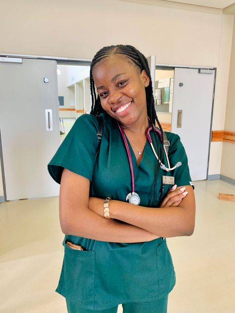 Nursing School Motivation, Green Scrubs, Nurse Aesthetic, Nursing Scrubs, Grad Ideas, Pose Inspiration, Becoming A Doctor, Nurse Love, Scrubs Nursing