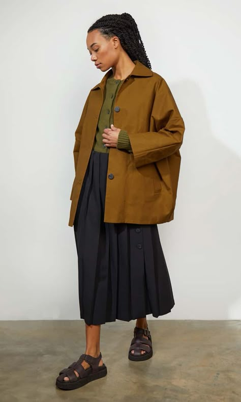 Professional Modern Outfits, Japan Casual Outfits, Pleated Black Skirt, Fall Outfit Aesthetic, Mustard Jacket, Skirt And Jacket, British Heritage, Brown Jacket, Outfit Aesthetic