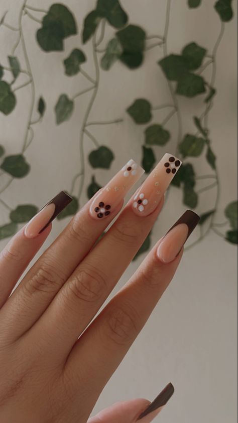 Brown French Tip With Flowers, Brown Flowers Nails, Brown French Tip Nails With Flowers, Nail Ideas Flowers Floral Design, French Tip W Flowers, Fall Nail Designs French Tips, Brown Nails With Flowers, Fall Nail Coffin, Short Brown Nails Ideas