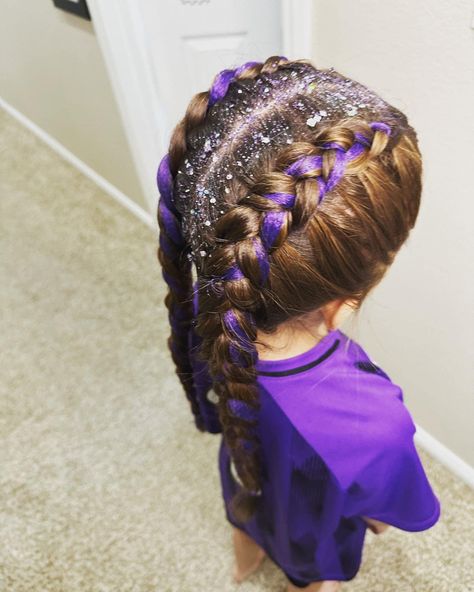 Glitter Hair Gel Hairstyles, Cheer Dance Hairstyle, Hairstyles For Cheerleading, Cheer Hair Ideas, Hairstyles For Gymnastics, Cheerleader Hairstyles, Hairstyle Ideas For Kids, Cheerleader Hair, Christmas Hairstyles For Kids