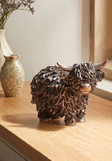 Ceramic Highland Cow, Highland Cow Clay Sculpture, Clay Art Ideas Sculpture, Dough Figures, Cow Sculpture, Clay Cow, Bronze Sculpture Art, Cow Ornaments, Ceramic Sculpture Figurative