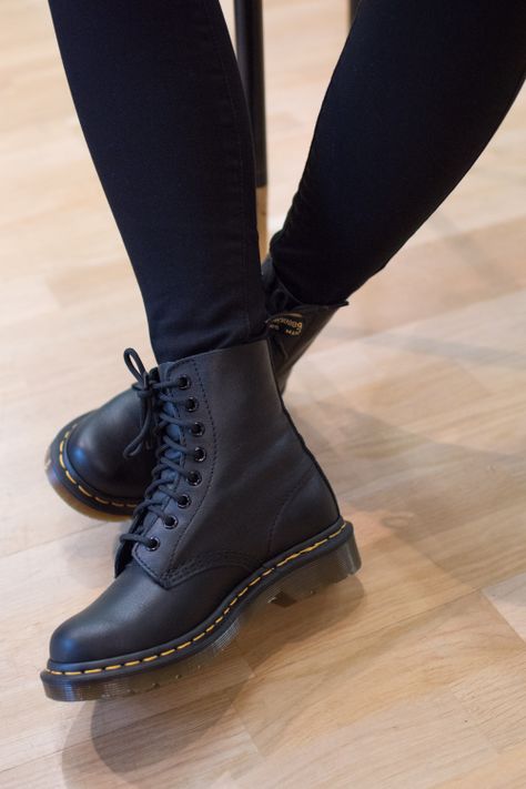 Dr Martens Pascal, Black School Shoes, Dr Martens Outfit, Boots Outfit Men, Martens Boots, Best Shoes For Men, Black Combat Boots, Leather Boot Shoes, Mens Fashion Casual Outfits