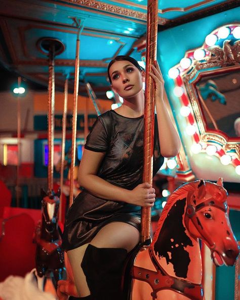 Carousel 🎠 // • • Mode Carousel Photoshoot, Fair Photoshoot, Instagram Carousel, Photoshoot Ideas, Carousel, Mood Board, Carnival, Halloween, Photography