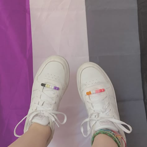 Diy Lesbian Flag, Lesbian Flag Clothes, Ace Lesbian Flag, Lesbian Crafts, Lesbian Shoes, Lgbtq Aesthetic, Lesbian Flag Colors, Photography Zine, Ace Pride