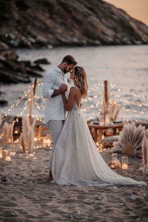 Sequin Lace Wedding Dress, Mauritius Wedding, Small Beach Weddings, Decorations Flowers, Simple Beach Wedding, Dream Beach Wedding, Wedding Gown Backless, Boho Beach Wedding, Beach Wedding Dress Boho