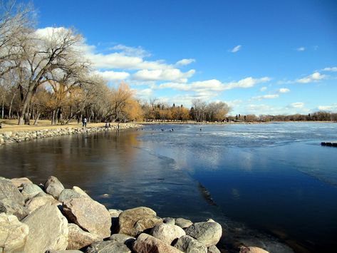 In March 2012, I requested my colleague to stop at Henderson Lake Park for photos of the beautiful spots around Lethbridge, Alberta, Canada. Henderson Lake Park is beautiful and reminds me of the Hawrelak Park in Edmonton. Lethbridge Alberta, Lake Park, Pale Ale, Alberta Canada, Lake Life, Days Out, Craft Beer, Wonder, Lake