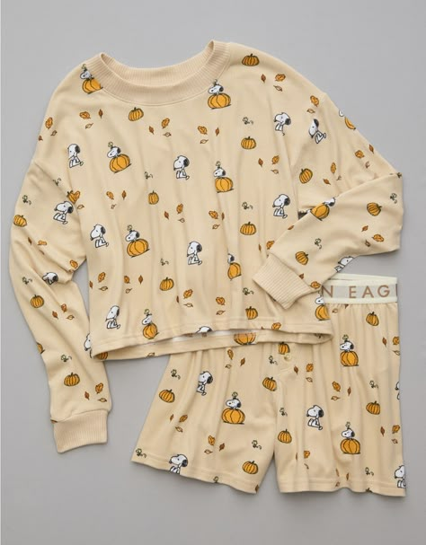 AE Peanuts Fall Pumpkin Plush PJ Set Peanuts Fall, Snoopy Fall, Pumpkin Plush, Light Autumn, Halloween Pjs, Autumn Room, Knit Loungewear, Peanuts Characters, Halloween Pajamas