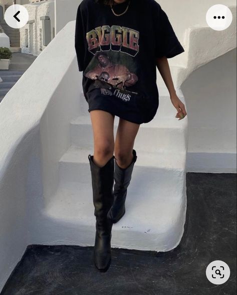 Oversized Shirt Knee High Boots, Big Tee Shirt Outfits Concert, Oversized Tee And Knee High Boots, Oversized Tee With Boots, Baddie Rock Outfits, Tshirt Going Out Outfit, Oversized Tshirt Boots Outfit, Oversized Shirt With Boots, Tshirt And Miniskirt Outfit