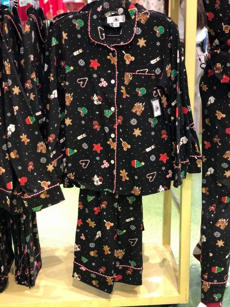 Grinch Clothing, Christmas Looks Outfits, Cute Pijamas, Disney Christmas Outfits, Disney Pjs, Cute Christmas Pajamas, Sugar Plums, Christmas Getaways, Xmas Pajamas