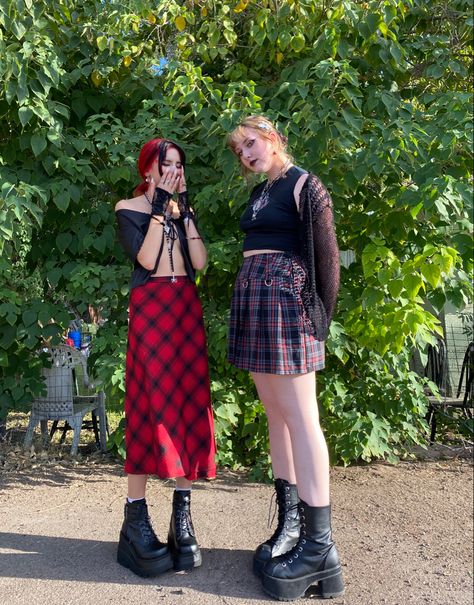 Rock Outfits, Red Outfit, Alternative Outfits, Goth Fashion, All About Fashion, Alternative Fashion, New Outfits, Passion For Fashion, Autumn Winter Fashion