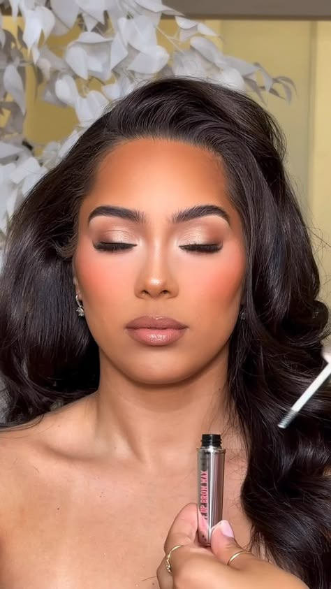 Pink And Brown Bridal Makeup, Bridesmaid Makeup Brunette Brown Eyes, Matt Bridal Makeup, Bridesmaid Makeup With Glasses, Bridal Makeup With Lash Extensions, Daytime Bridal Makeup, Bridesmaids Makeup Brown Eyes, Bridal Makeup 2024 Trends, Bride Soft Glam Makeup