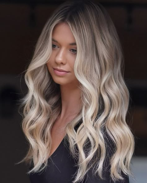 Dirty Blonde Balayage with Shadow Roots Beige Blonde Balayage, Winter Hair Color Trends, Blonde Balayage Hair, Blonde Hair Goals, Summer Blonde Hair, Neutral Blonde, Blond Balayage, Blonde With Dark Roots, Hair Blond